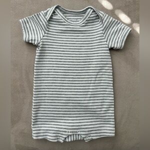 Primary Gray and White Striped Shortie